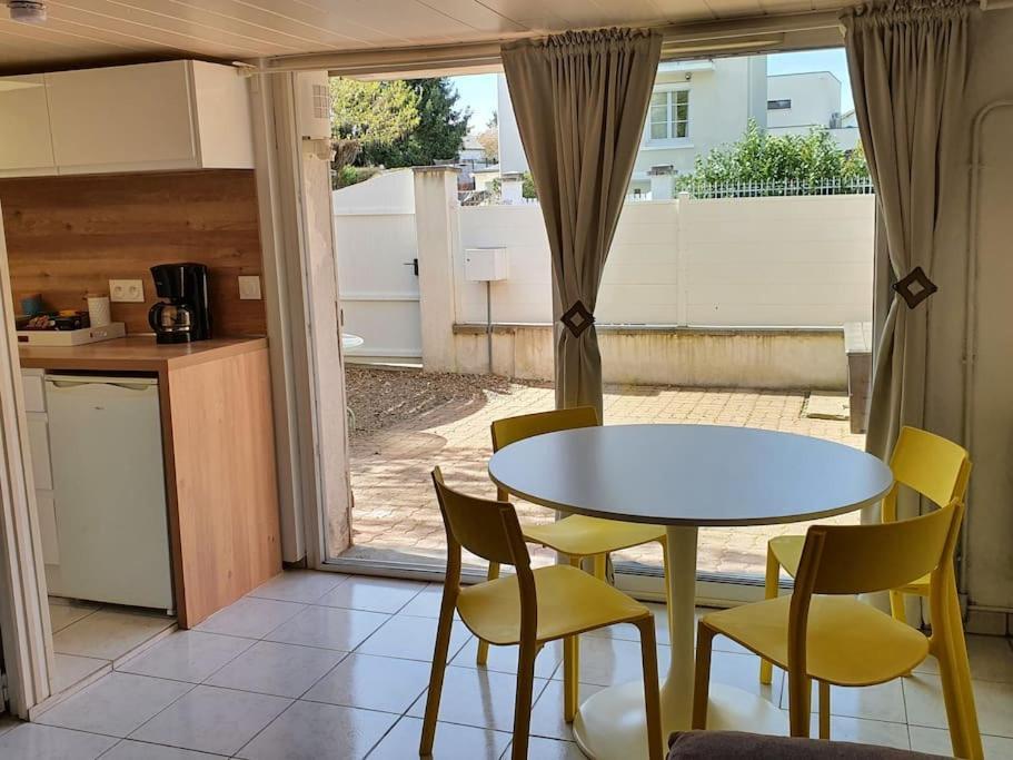 Logement Amboise Centre Avec Terrasse Privee Ngoại thất bức ảnh