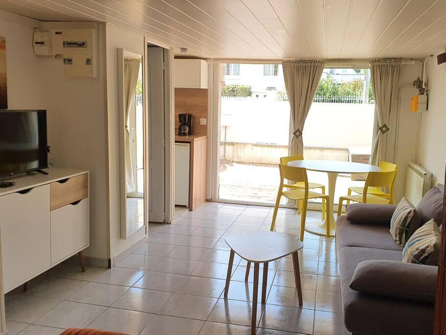 Logement Amboise Centre Avec Terrasse Privee Ngoại thất bức ảnh